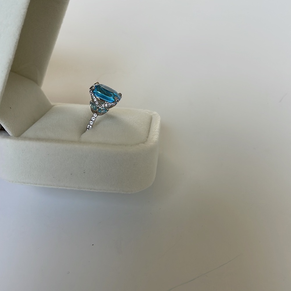 NWOT Blue Topaz Ring 5 ct. t.w. & White Topaz 1/4 ct. - Picture 11 of 11